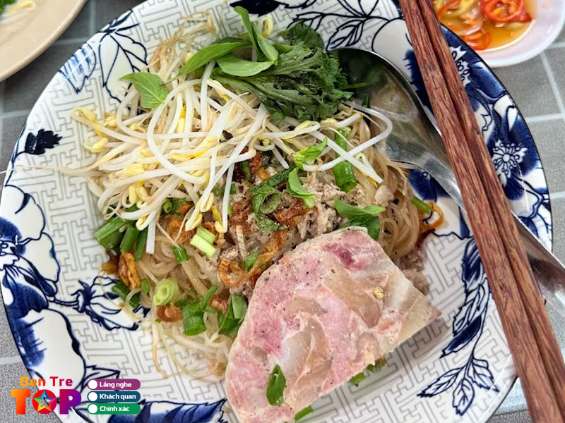 Hu-tieu-nguyen-quan-bentretoplist