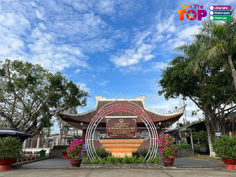 Khu-lang-mo-nguyen-dinh-chieu-o-ben-tre-bentretoplist