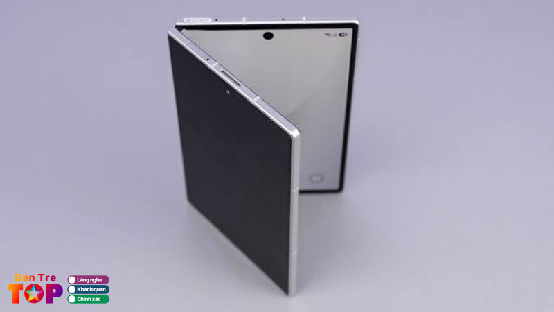 Iphone-duo-vua-ra-mat-galaxy-z-fold8-co-con-la-lua-chon-dang-can-nhac-o-phan-khuc-dien-thoai-gap-1-bentretoplist